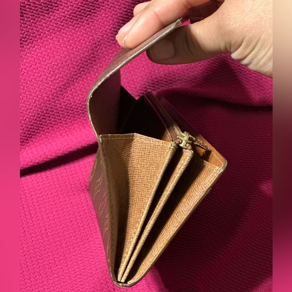 Authentic Louis Vuitton Monogram wallet - Picture 6 of 10